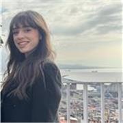 Insegnante di materie umanistiche (Italiano, Storia, Filosofia, Scienze Umane, Psicologia), con competenze trasversali.